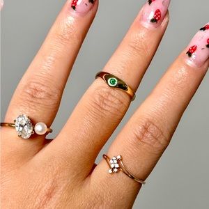 Tiffany n co 18k gold ring with emerald